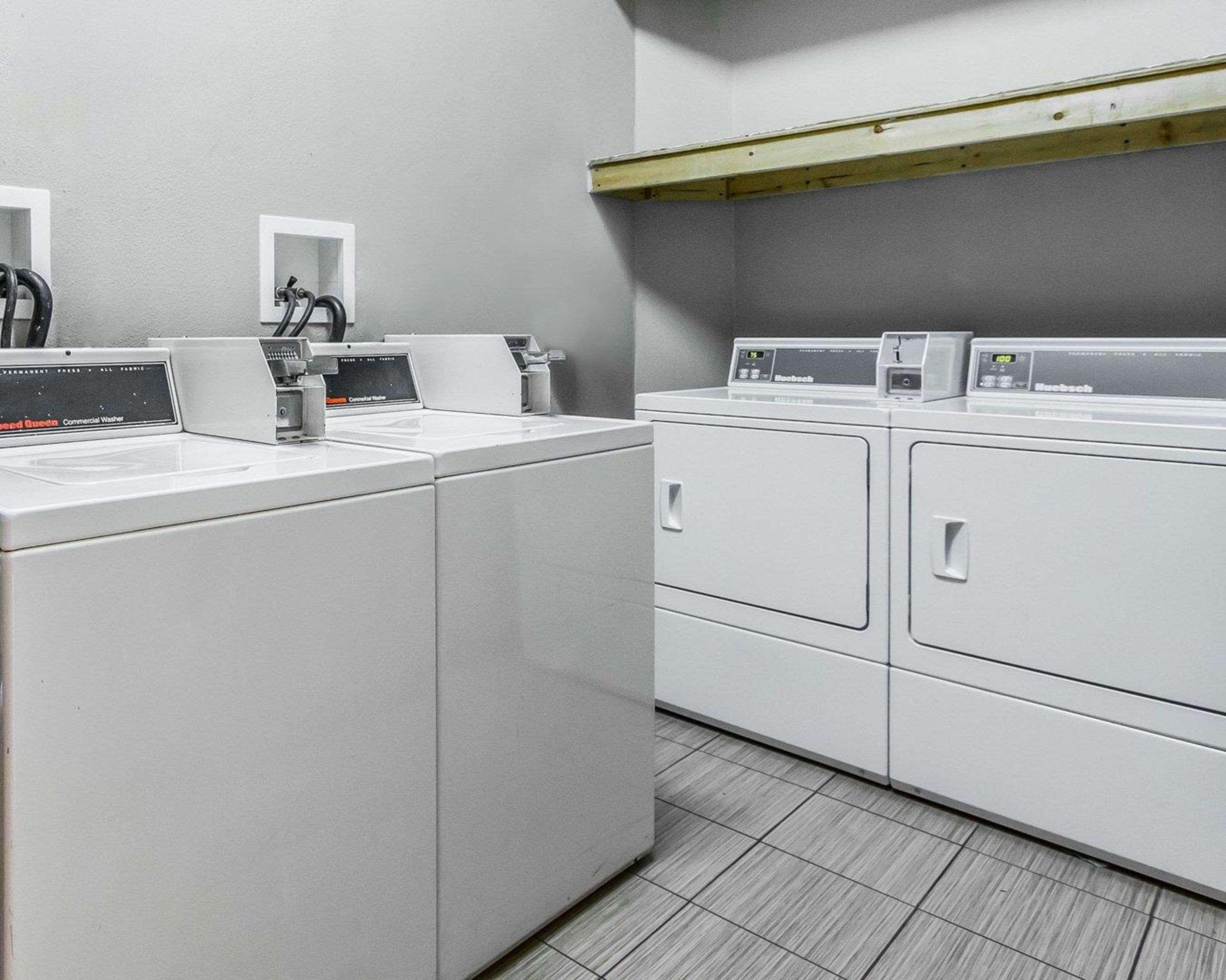 Econo Lodge Inn&Suites Enterprise Buitenkant foto