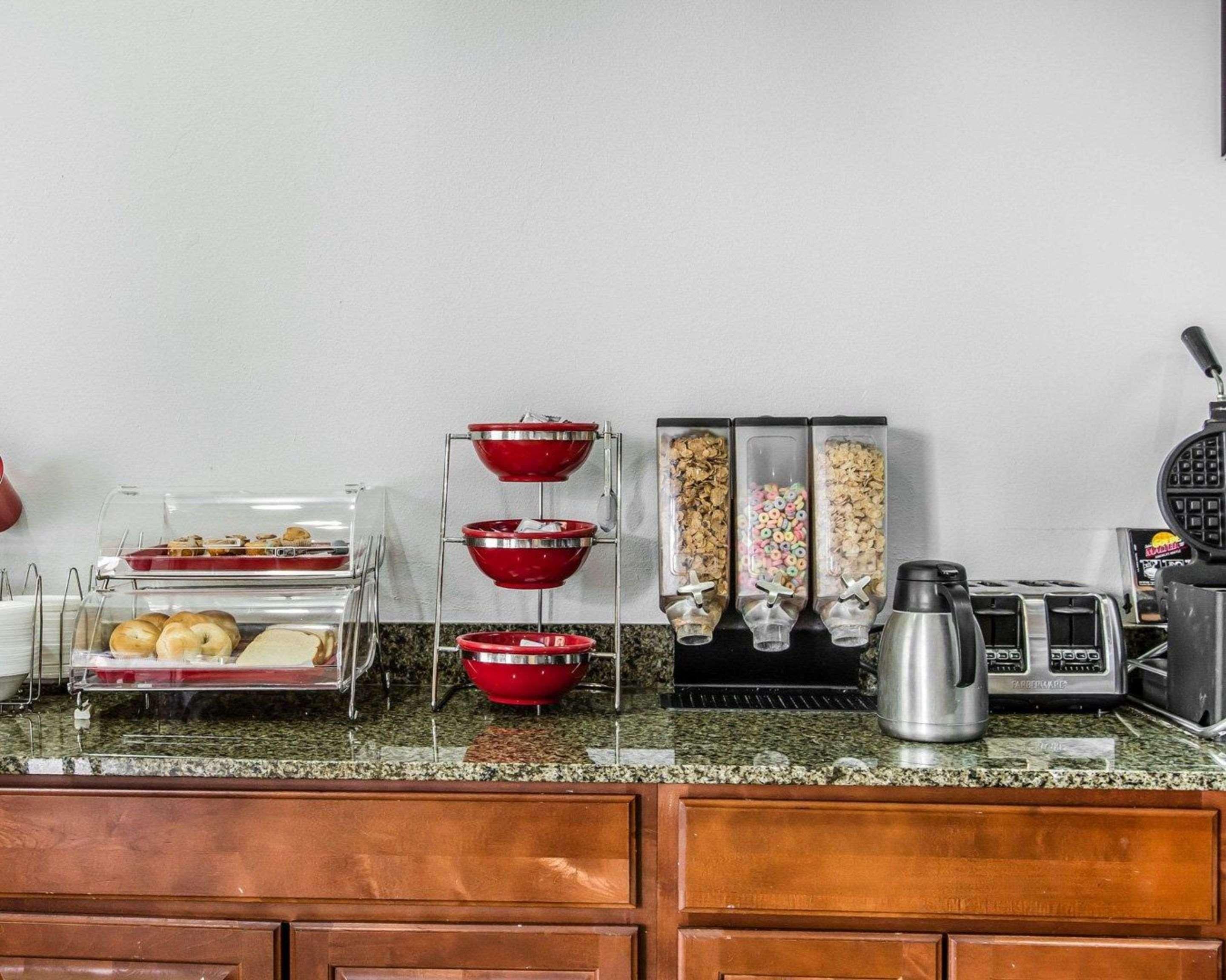 Econo Lodge Inn&Suites Enterprise Buitenkant foto